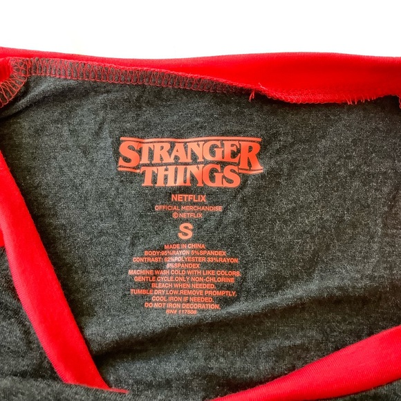 Stranger Things Steve Harrington Babysitter Service Raglan Black/Red Size Small - Picture 7 of 7